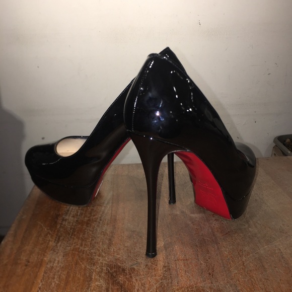 Christian Louboutin - Picture 6 of 6